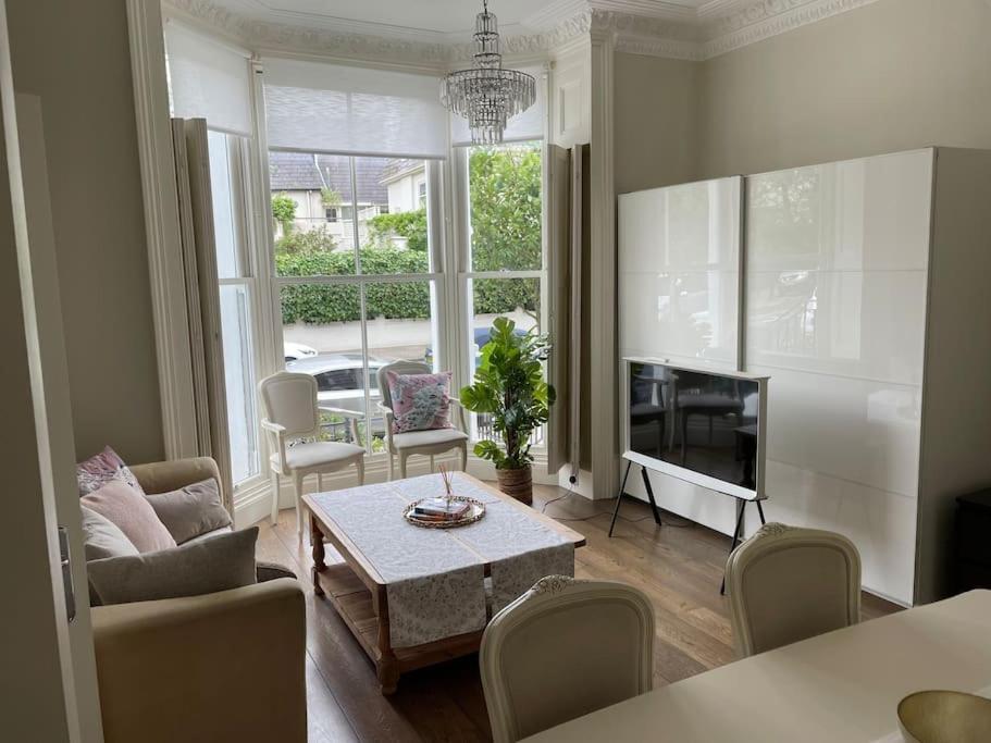 לונדון Stylish 3-Bedroom Flat In Kensington מראה חיצוני תמונה