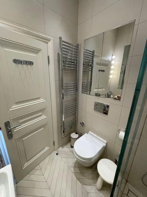 לונדון Stylish 3-Bedroom Flat In Kensington מראה חיצוני תמונה