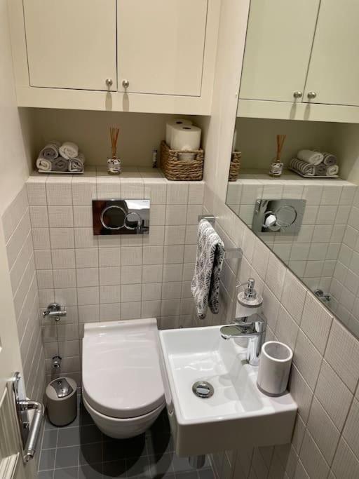לונדון Stylish 3-Bedroom Flat In Kensington מראה חיצוני תמונה