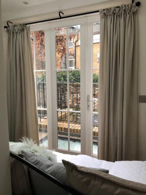 לונדון Stylish 3-Bedroom Flat In Kensington מראה חיצוני תמונה